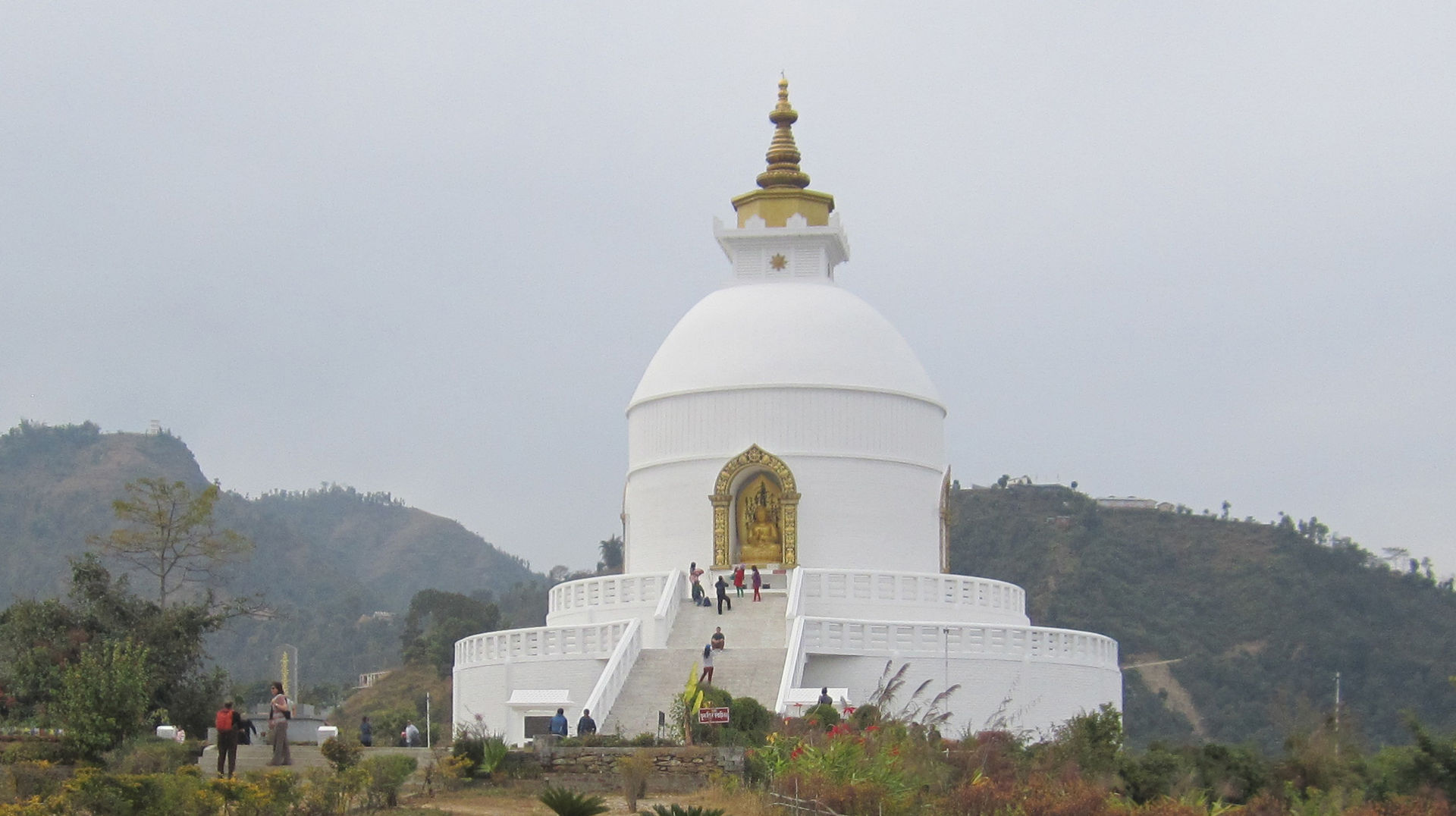 1920px Shanti Stupa Pokhara 03 पर्यटकों की पहली पहली पसंद है लद्दाख के ये खूबसूरत स्थल