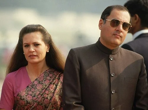 Rajiv Gandhi with his wife राजीव गांधी : जयंती विशेष 20 अगस्त