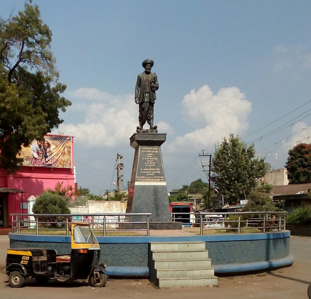 Jyotiba phule statue 1 ज्योतिबा फुले - Jyotiba Phule : जयंती विशेष