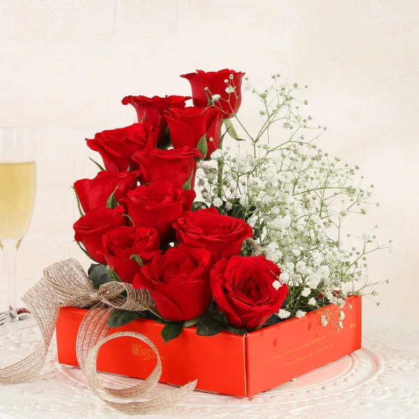 p lovely red roses in a box 200323 1 वैलेंटाइन डे गिफ्ट आइडिया- Valentine Day Gift Ideas